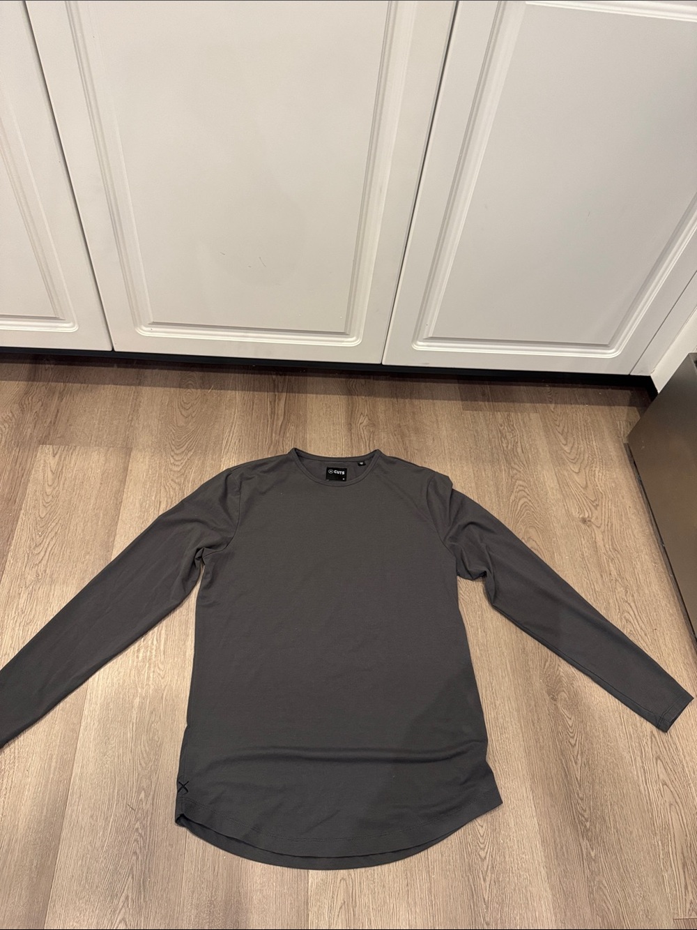 Cuts Clothing Men's Long Sleeve Crewneck - Charcoal